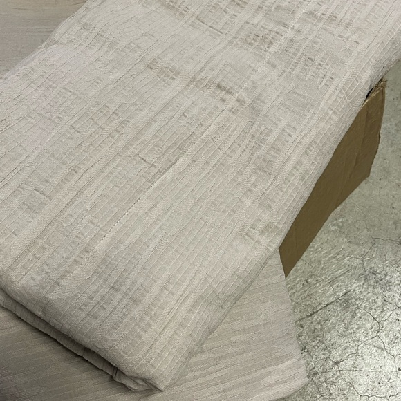 Beddy’s King Size Pillow Shams, Like New - Picture 2 of 2